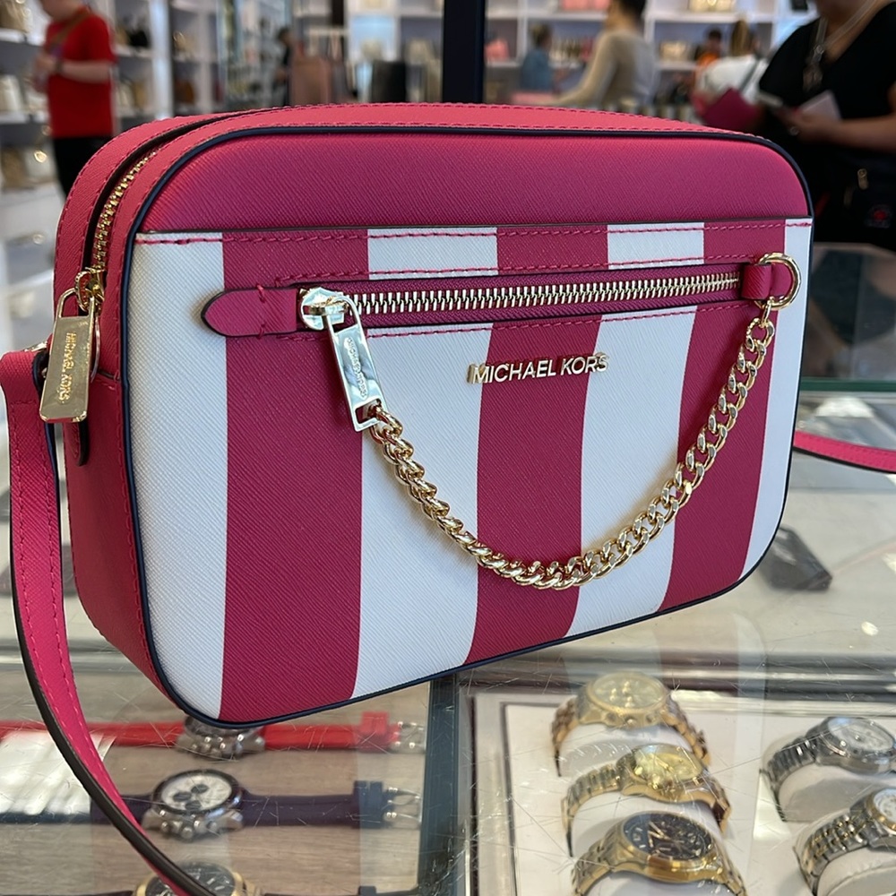 MICHAEL KORS
Jet Set Large EW Zip Chain XBody Saffiano Leathr Crossbody Bag
NWT - Picture 2 of 16